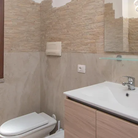 - Aliterno V5 Apartment